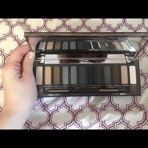 DISCONTINUED Urban Decay Naked Smoky palette